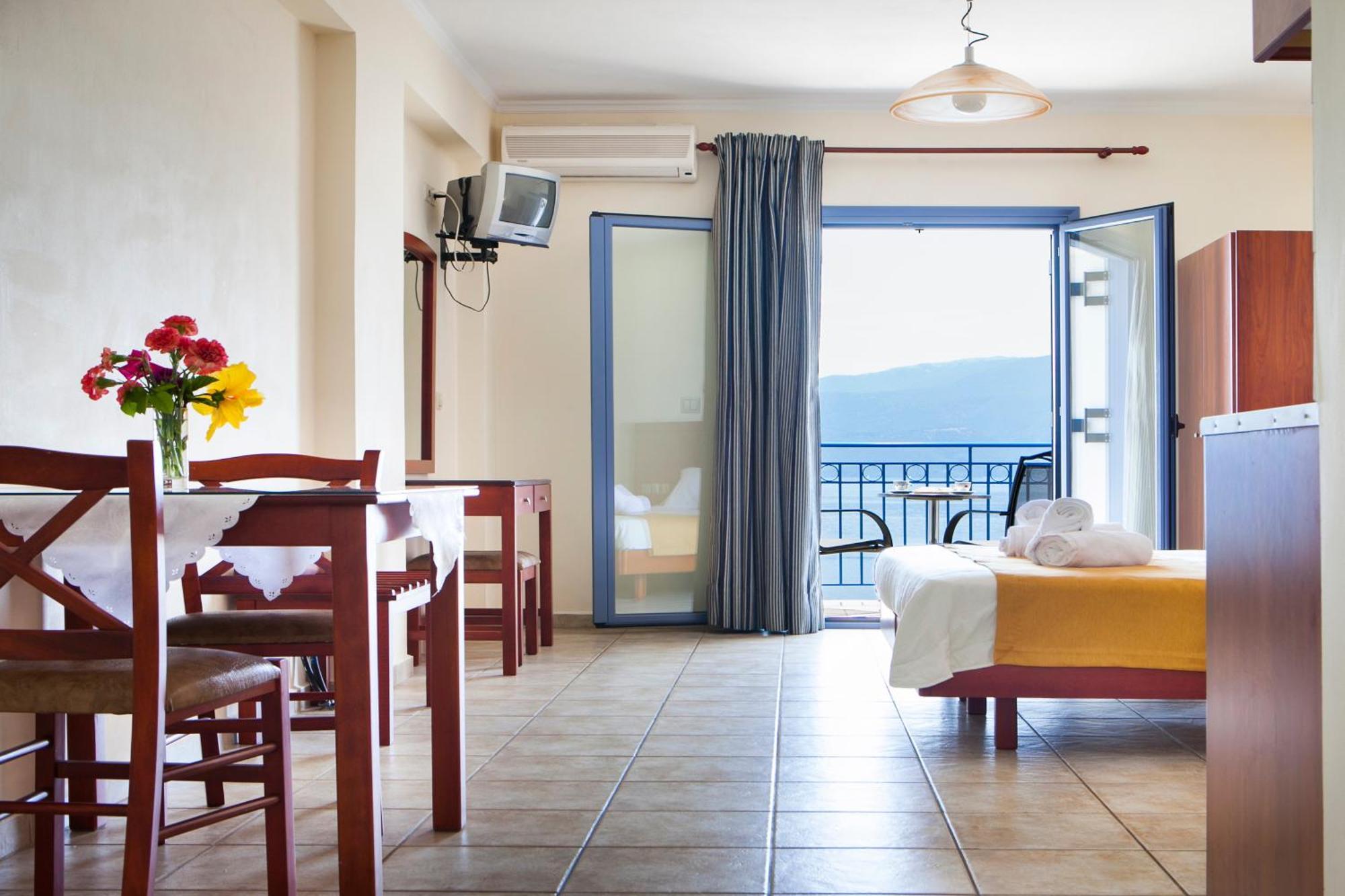 Olive Bay Hotel Agia Efimia Bilik gambar