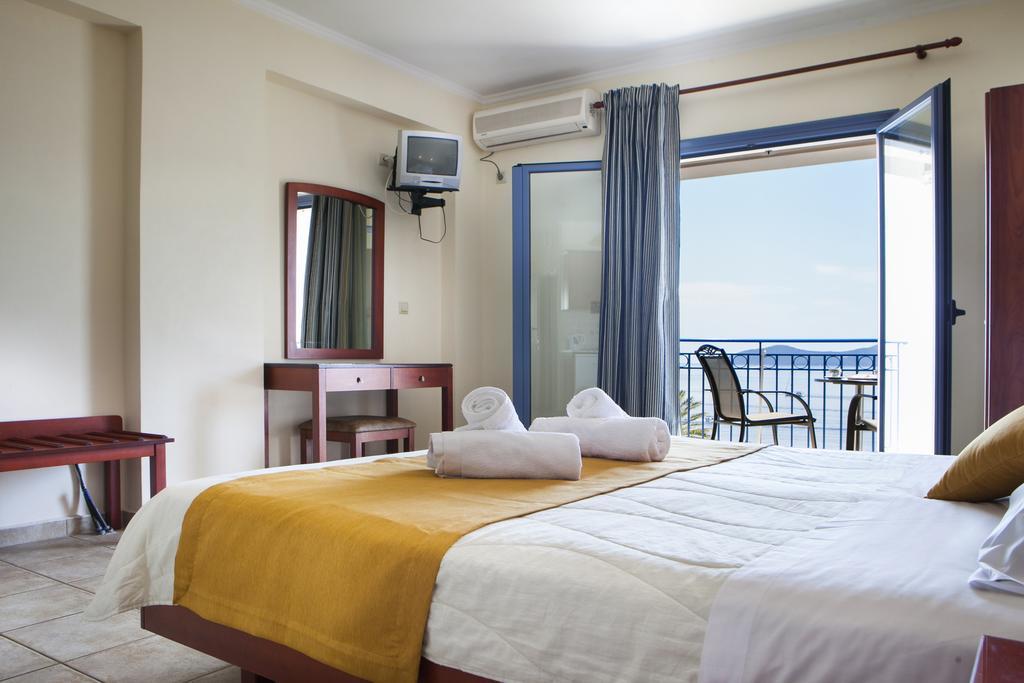 Olive Bay Hotel Agia Efimia Bilik gambar